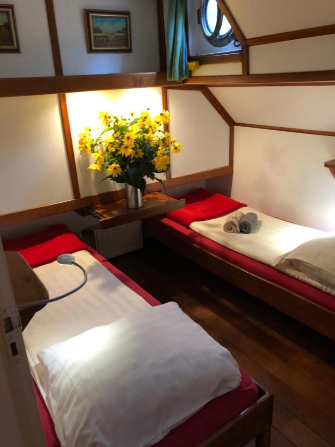 Hotelboot Zwaan อัมสเตอร์ดัม ภายนอก รูปภาพ