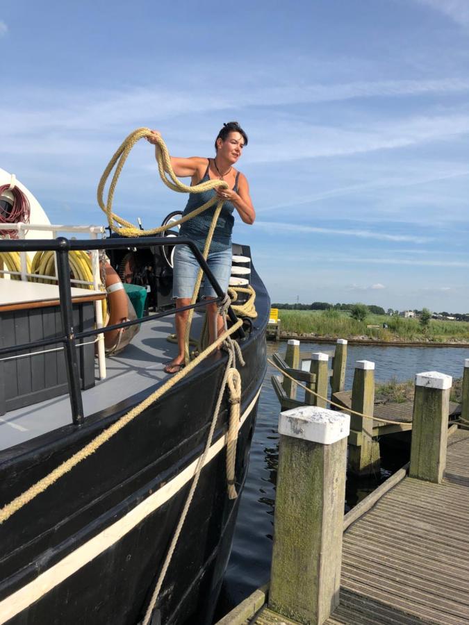 Hotelboot Zwaan อัมสเตอร์ดัม ภายนอก รูปภาพ