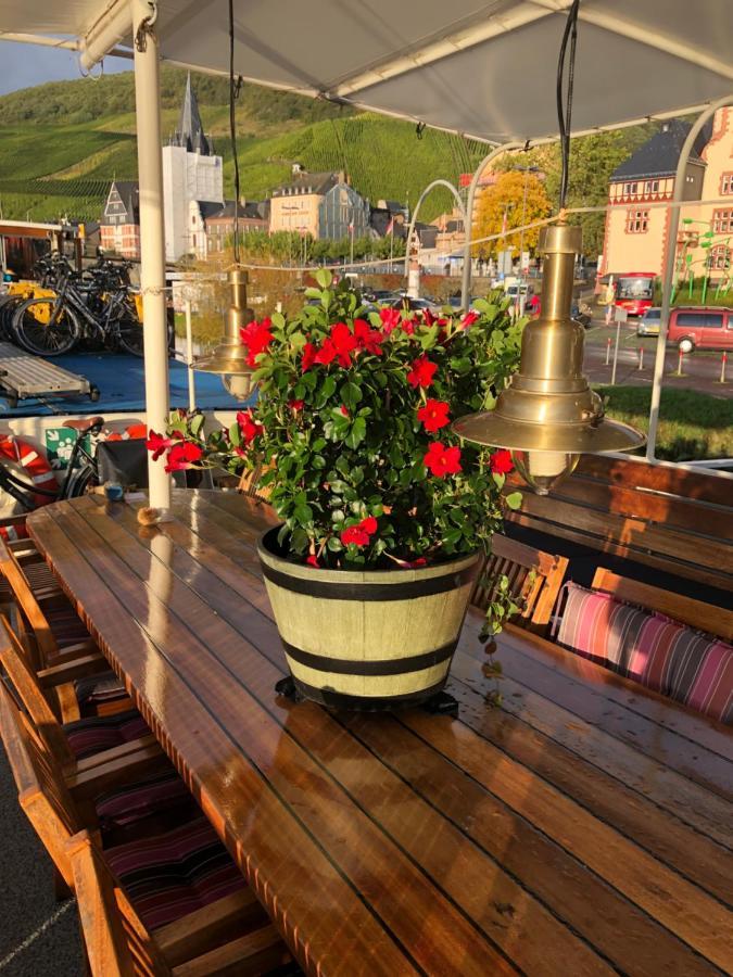 Hotelboot Zwaan อัมสเตอร์ดัม ภายนอก รูปภาพ