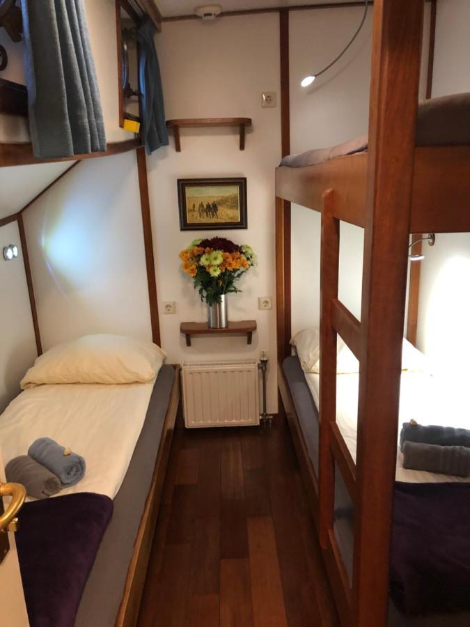 Hotelboot Zwaan อัมสเตอร์ดัม ภายนอก รูปภาพ