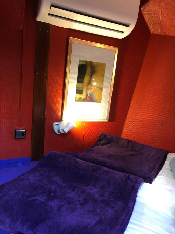 Hotelboot Zwaan อัมสเตอร์ดัม ภายนอก รูปภาพ