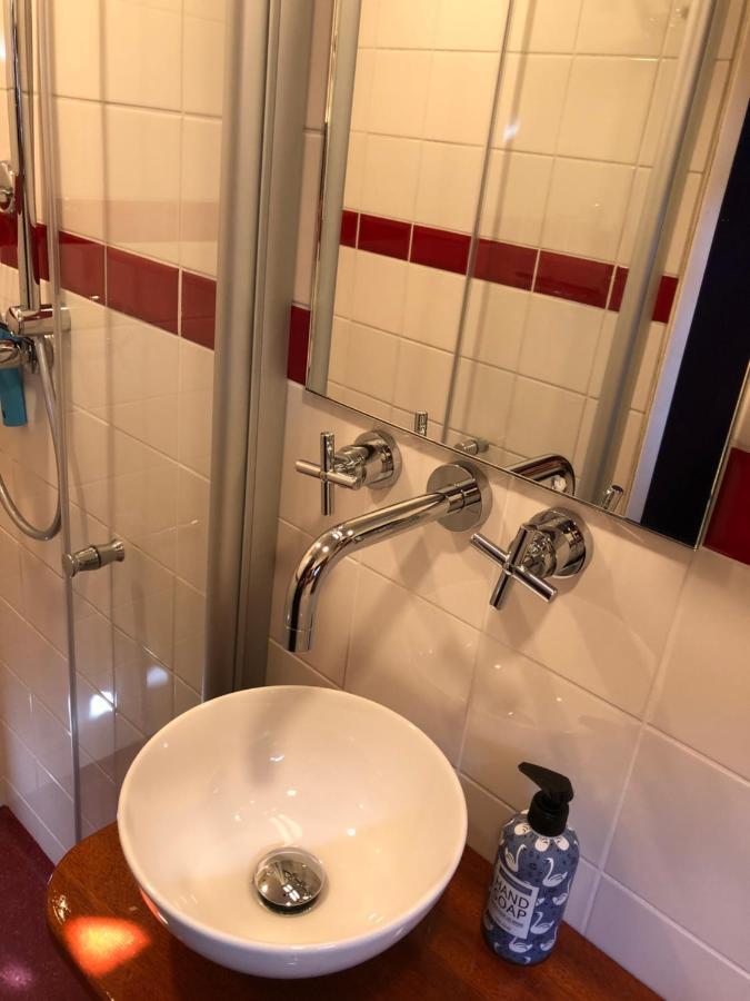 Hotelboot Zwaan อัมสเตอร์ดัม ภายนอก รูปภาพ