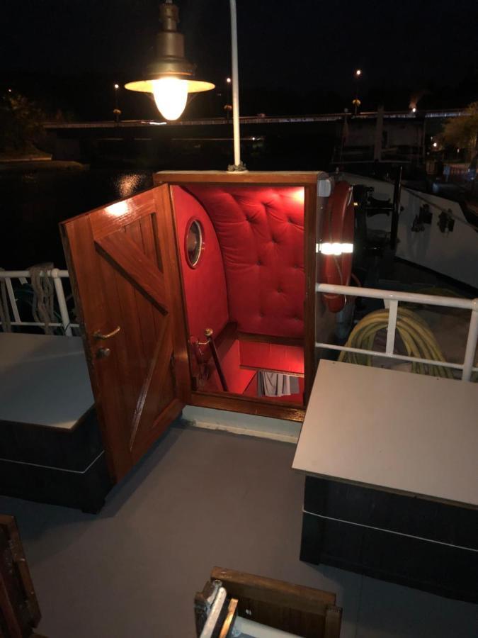 Hotelboot Zwaan อัมสเตอร์ดัม ภายนอก รูปภาพ