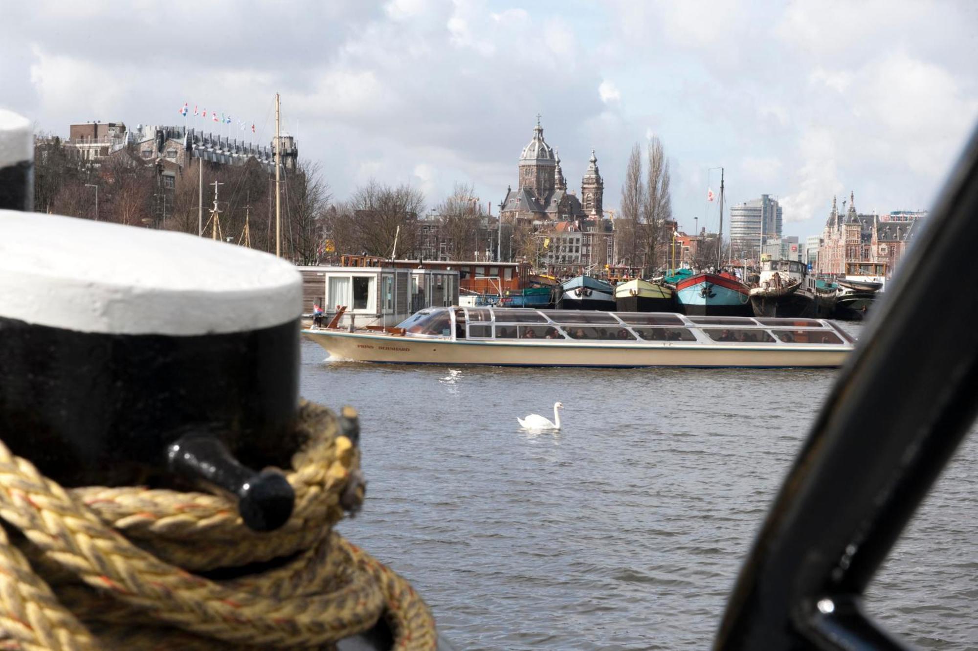 Hotelboot Zwaan อัมสเตอร์ดัม ภายนอก รูปภาพ