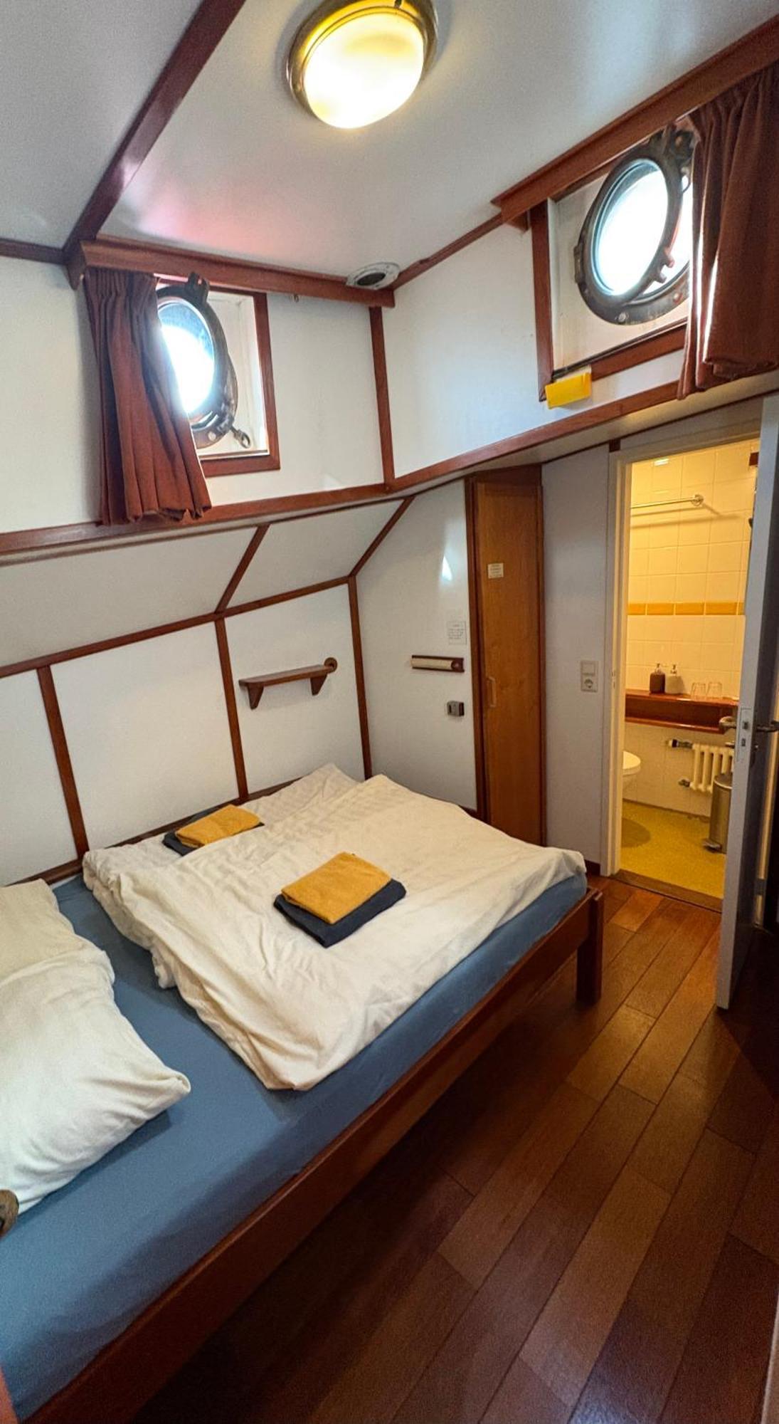 Hotelboot Zwaan อัมสเตอร์ดัม ภายนอก รูปภาพ